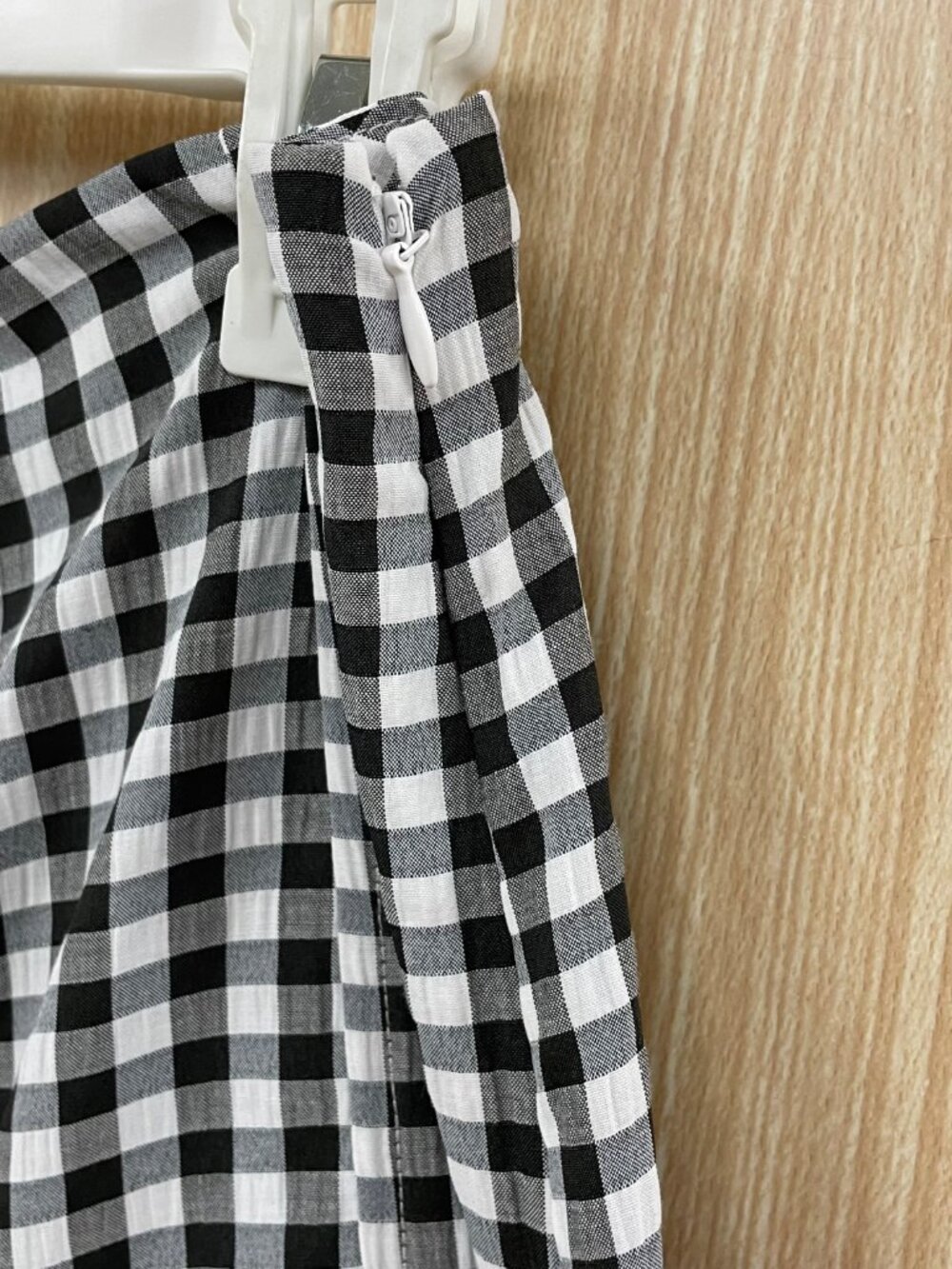 NWT On 34th White Gingham Skirt Size 8 - Picture 4 of 6